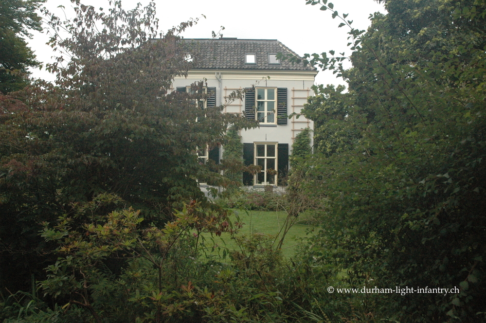 Kate ter Horst Hause liegt ein paar Meter westlich der Kirche von Oosterbeek.